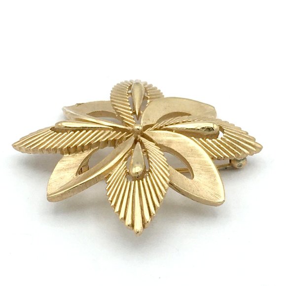 CROWN TRIFARI starburst flower brooch - vintage 1960s brushed gold-plate Mod pin - Picture 4 of 8